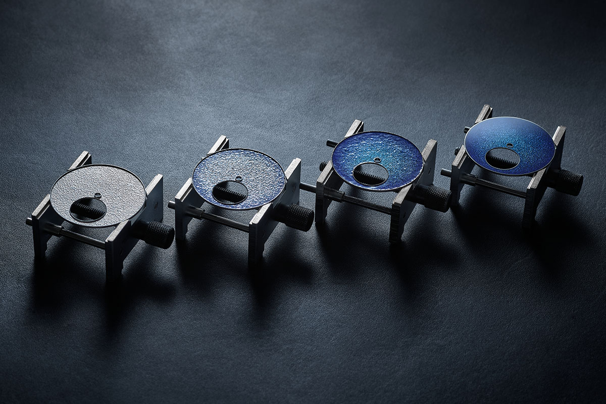 La fasi di lavorazione del quadrante del Moser Streamliner Small Seconds Blue Enamel