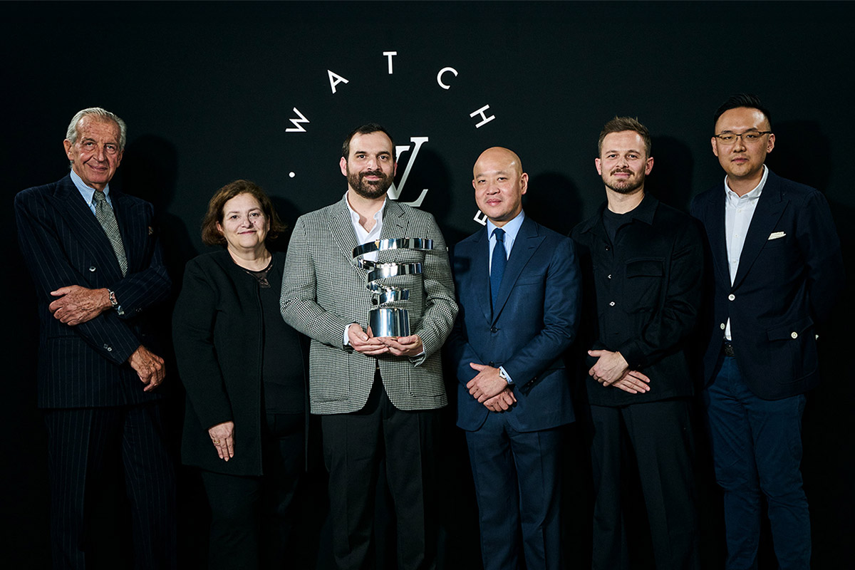 Raúl Pagès premiato, con i membri della giuria