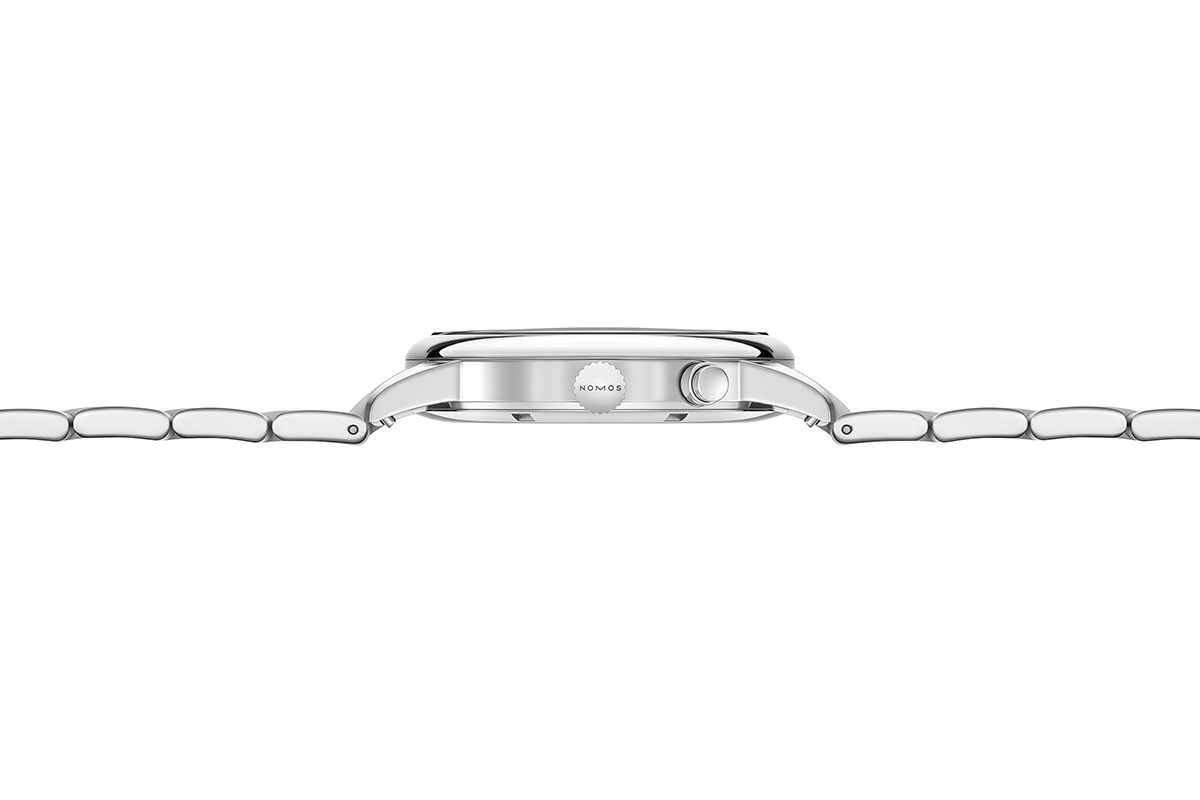 The Nomos Club Sport Neomatik Worldtimer: a side view