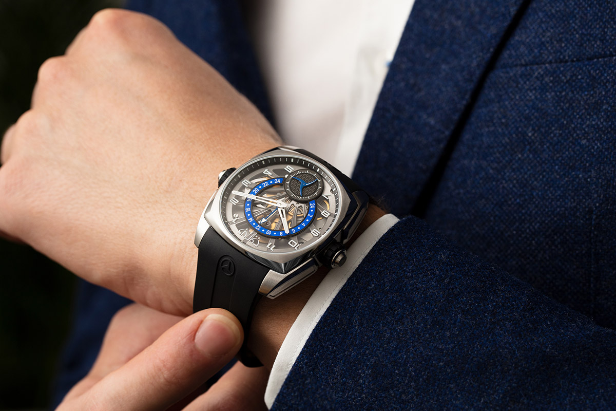 Il Klepcys GMT Retrograde di Cyrus Genève indossato